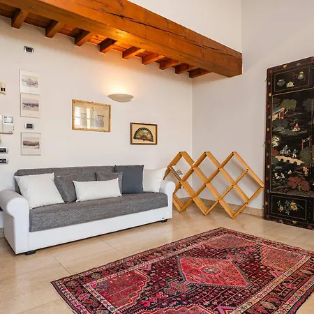 Cozy Flat With Large Balcony Few Steps From Arena Appartement Vérone